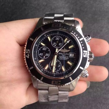 Superocean Chronograph Replik Breitling A1334102/BA84/134A Weiße Edelstahl Vitrine